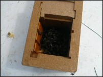 Apidea mit Bienen fllen